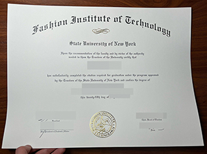 纽约时装技术学院文凭-1